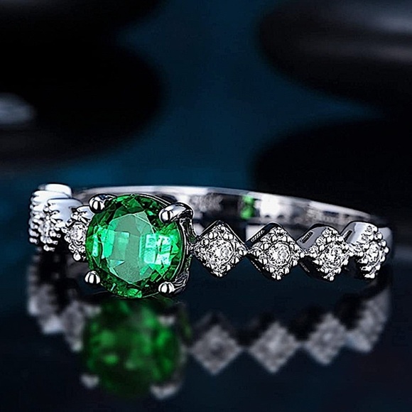 STERLING SILVER EMERALD ZIRCON RING - Picture 3 of 7